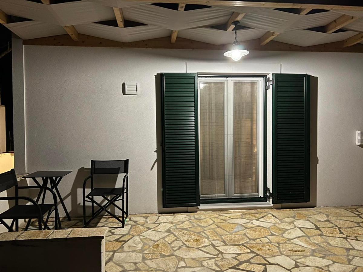 The Old Stables Apartment Vatos Экстерьер фото