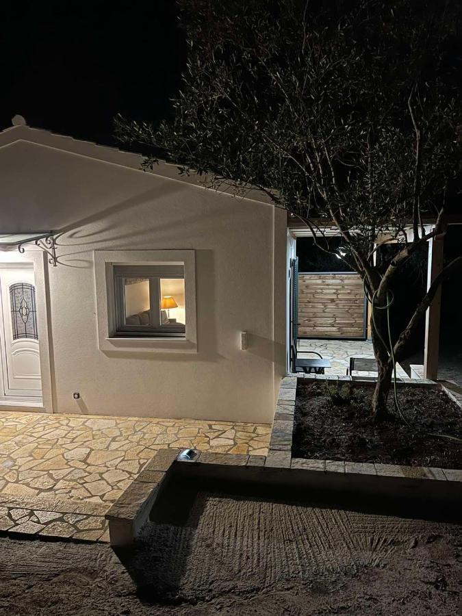 The Old Stables Apartment Vatos Экстерьер фото